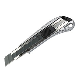 Dema Aluminium Cutter 18 mm with Black SK2 Blade