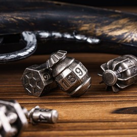 UDIXI Metal Dice Set D&D, 7-Die Bomb-Shaped Metal DND Dice Set with Leather Pouch for RPG Dungeons and Dragons and Other Tabletop Game（Silver）