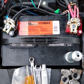 Ampper Brass Quick Release Battery Terminal Connector Clamps, 4 Way Top Post Battery Terminals Set for SAE/JIS Type A Posts (Brass, 1 Pair)