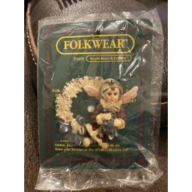 Boyds Bears Vintage Retired Christmas Angel Pin -Kristabell With Frosty Wreath