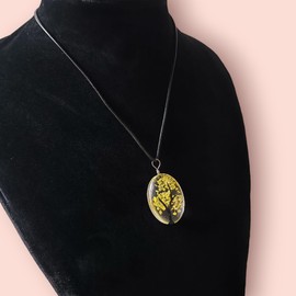 ZEN&TAO Oval Transparent Dried Flowers Pendant Women Necklace with Black Cord Chain Gift Idea for All Occassions (Yellow)