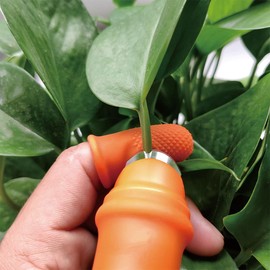zhuohai Garden Silicone Thumb Knife, Finger Knife, Harvesting Plant Knife,Plants Picking Trim Tools and Also be Your Good Help in Kitchen (S)