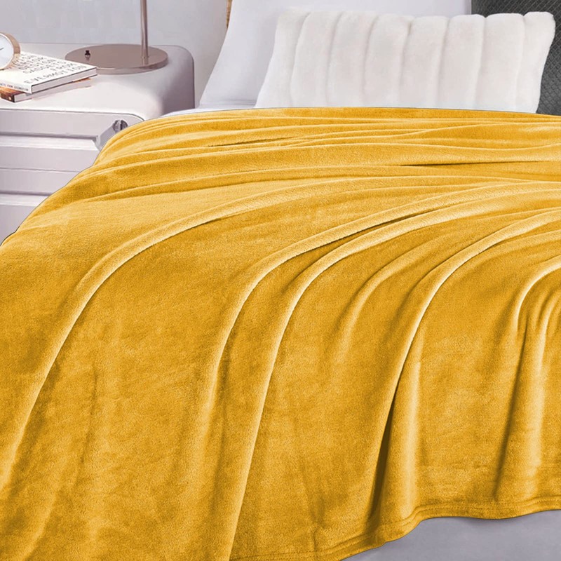 Cuddly, Fluffy Blanket, 130 x 160 cm - Small Fleece
