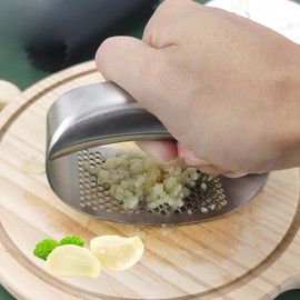 EUZUXU Knoblauchpresse Edelstahl, Ringförmiger Knoblauchwolf aus Edelstahl, Robuster Knoblauchzerkleinerer, Knoblauchhacker mit Schäler und Reinigungsbürste zum Zerkleinern von Knoblauch