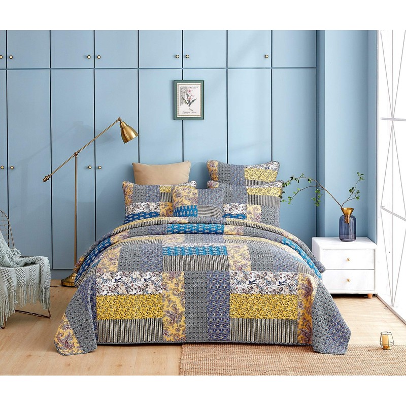 Tache 3 Piece Royal Chambers Patchwork Floral Quilt Set, Cal