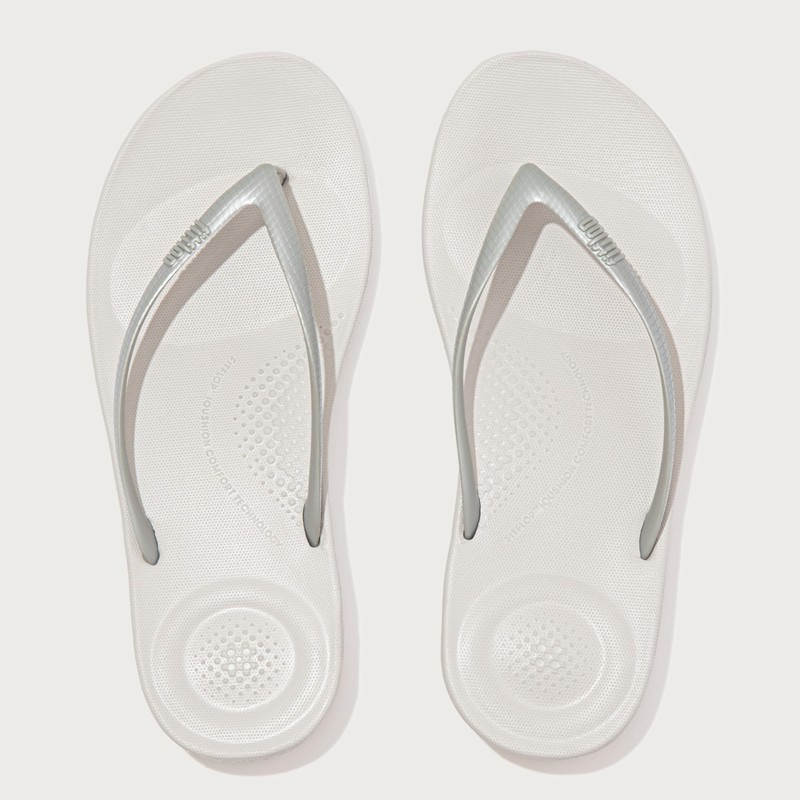 FitFlop - Iqushion Chancletas súper ergonómicas Mujer, Plateado, 5 B(M)