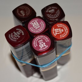 Maybelline Moisture Whip Extreme Lipstick 710 classic red  old formula rare