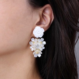 Boho Flower Cluster Dangle Earrings Gold Acrylic White Flower Earrings Bridal Long Rose Flower Drop Earrings Flower Leaf Wedding Earrings Daisy Brides Stud Statement Earrings Jewellery Women, Zinc