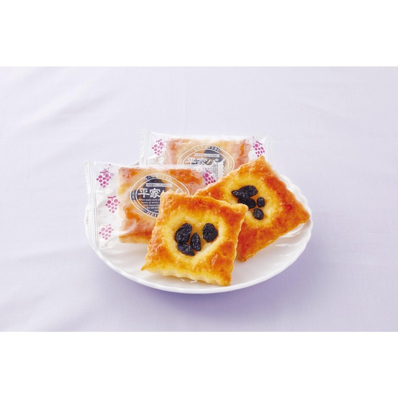 Sanritsu Heike Pie Japanese Buttery Pie Crust and Juicy Raisins