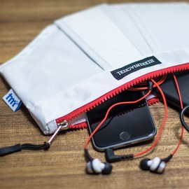 Kabeltasche "Herrensackerl" - Organizer für Ladekabel, Netzteile, Elektronikzubehör, Kopfhörer (mit rotem Reißverschluss) - 25 x 20 cm - Kosmetiktasche / Federmäppchen