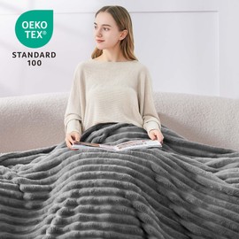 BEDELITE Fleece Throw Blanket for Couch - 300 g/m², Soft and Warm Fluffy Grey Blanket, Decorative and Giftable Striped Blankets 125 x 150 cm