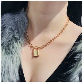Allereya Punk Lock Necklace Choker Gold Lock Pendant Necklace Paper Clip Chain Choker Short Padlock Necklace Chain Jewellery for Women and Girls, Zinc, No Gemstone