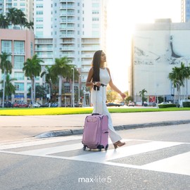 Travelpro Maxlite 5 Softside Expandable Luggage with 4 Spinner Wheels, Lightweight Suitcase, Men and Women, International, Black, Carry-on 21-Inch