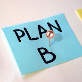 200 Pack Push Pins Map Tacks Small Round Head Push Pins Stainless Steel Map Pins with Point Retro Metallic Color Beads Head Marking Pins for Cork Board Bulletin Craft DIY Office Home (Rose Gold)