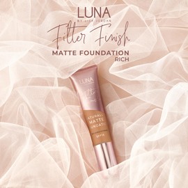 LUNA Matte Foundation in RICH Shade - Contains Vitamin E and SPF15 - Oil-Free Face Foundations with Golden Undertone - Suitable for Oily and Sensitive Skin