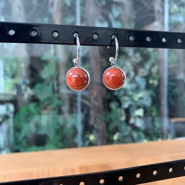 Creolen aus Naturstein. Ohrhänger aus Edelstahl. Heilendes Schutzamulett aus Naturstein. Ideal als Geschenk. Stein-Silberohrringe. (Jasper)