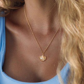 Valloey Rover Gold Necklace for Women 14K Gold Plated Shell Pearl Pendant Neckalce Simple Dainty Satellite Chain Necklace Jewelry Gift for Women