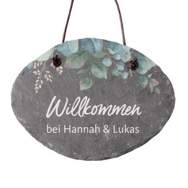 Herz & Heim® Schiefer-Schild mit Lederband, Personalisierbar, wetterfestes Türschild, Oval 20,5 x 15,5 cm (Eukalyptus)
