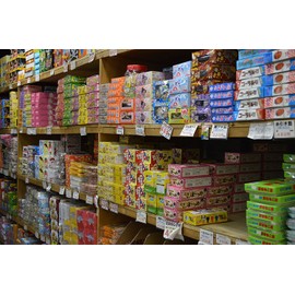 Japanese Dagashi 18 pcs assortment & Cup Noodles ramen BUTAMEN set special BOX with AKIBA KING sticker