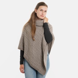 KNIT FACTORY - Amber Knitted Poncho - Women's Knitted Poncho with Turtleneck - Envelope Poncho with Herringbone Pattern - Women's Poncho Made of Wool and Polyacrylic - High Quality - Marron/Iced Clay
