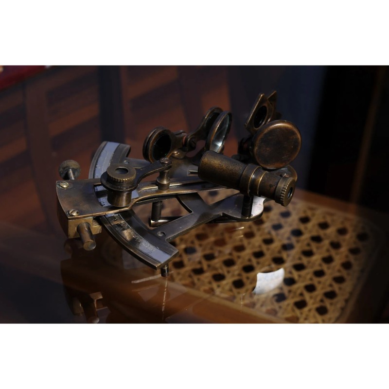 Homeroots 4" X 4.5" X 2.5" Nautical Sextant In Wood