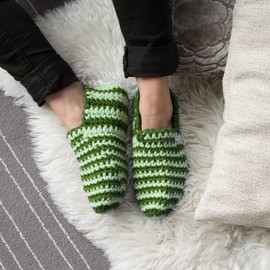 myboshi Suzuki Slippers Crochet Set, Including No. 1 Wool, Needle and Instructions, Shoe Crochet Pack, 30% Merino Wool, Green with Crochet Hook