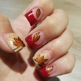 Maple Leaves Press on Nails Short Square Thanksgiving False Nails With Gold Glitter Powder Design Fall French Acrylic Full Cover Glossy Coffin Glue on for Women Autumn Festival