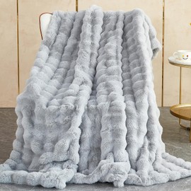 Soft Warm Faux Rabbit Fur Blanket Thick 1000 G/M² Faux Fur Blanket with Ruffles Fluffy Throw Blanket Big Fluffy Blanket Versatile Blanket for Bed Sofa Bedroom Office (Light Gray, 130x160cm / 51"x63")