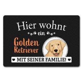 speecheese Hier wohnt EIN Golden Retriever mit Seiner Familie Doormat in 40 x 60 cm ohne Rand eine originelle Türmatte als lustige Dekoration am Eingang für Hundebesitzer und Familie mit Hund