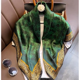 Bessy shop Silk Scarf, Large Square Scarves, Silk Neckerchiefs, Headscarves, Silk, Lightweight Silk Scarf, Bandana, Neckerchief, Headscarf, Elegant Scarf, Gift for Women, 90 x 90 cm, Green