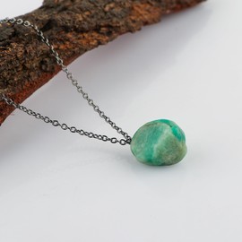 TGH Raw Emerald Stone Pendant Necklace – Natural Crystal Pendant (10-20 mm) – Energy & Renewal – Black Plated Adjustable Chain (16 + 2 Inch) – Gift for Women