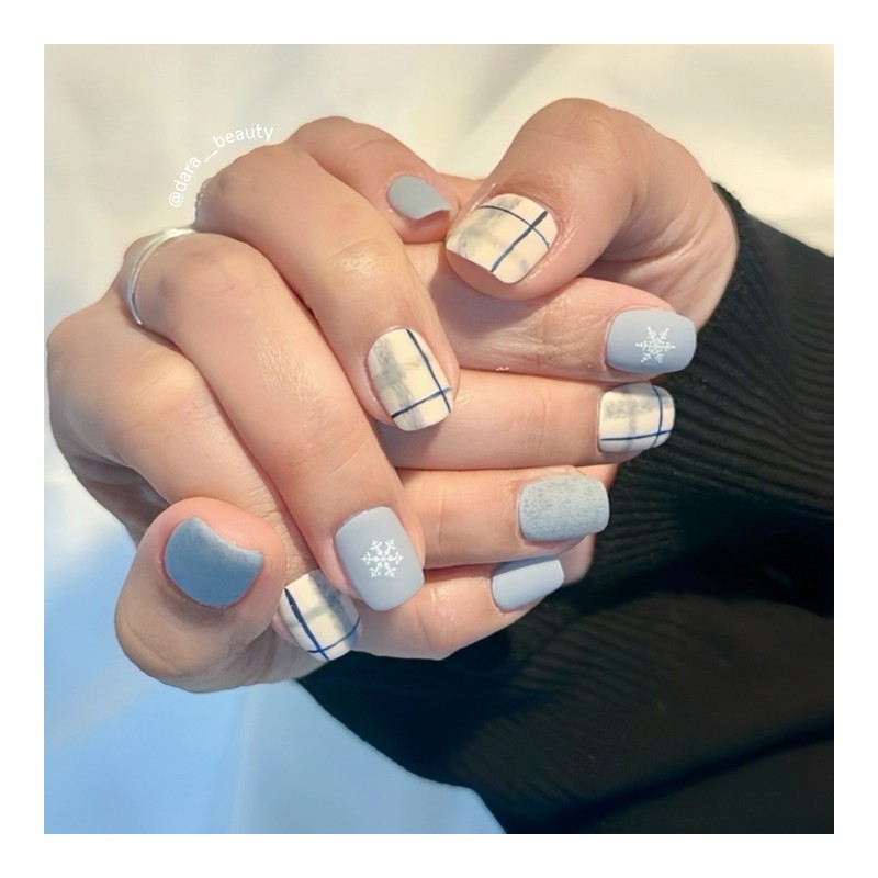 Dara Beauty January 2025 Art of the MonthMatte Check Nail