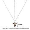 Mayfer Cadena con dije de mono - changuito decorado con