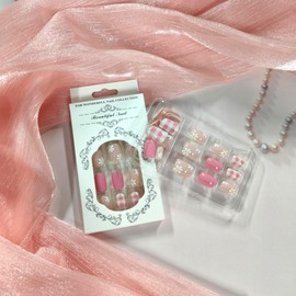 Short Press on Nails Square Fake Nails White Daisy False Nails Glossy Pink Checkered Pattern Full Cover Glue on Nail Cute Artificial Nails Reusable Stick on Nail for Women DIY Manicure