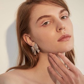 Xerling - Pendientes de tuerca con lazo de cristal pavé, diseño de rinetsones y lazo, joyería delicada de moda para mujeres y niñas