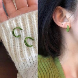 Yheakne Vintage Green Acrylic Hoop Earrings Resin C Shape Earrings Green Twisted Circle Earrings Chunky Round Open Hoop Earrings Jewelry for Women
