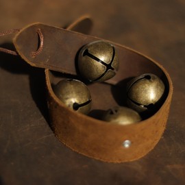 Vintage Hanging Sleigh Bell for Door Knob,5 Loud Jingle Bells on Crazy Horse Leather Belts,Dogbells for Training,Christmas Bells for Holiday Home Decor(Brongze Bells)