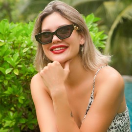 Dollger Retro Cat Eye Sunglasses for Women Hexagon Narrow Rectangle Frame Metal Chain Arm Luxury Sunglasses