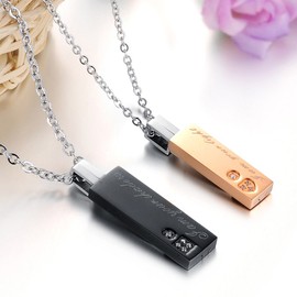 His & Hers - Juego de collar con colgante de acero inoxidable de titanio, estilo coreano con un grano de la suerte