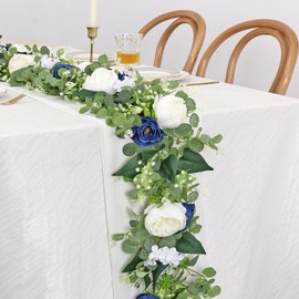 Betylifoy Künstliche Blumengirlande Hängepflanze 2 Stück Kunstblumen Hängend 190CM Eukalyptus Deko mit Pfingstrosen Eukalyptus Grüngirlande für Haus Party Hochzeit Tischdekoration (2, Blau&Weiß)