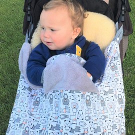 Cheeky Chompers Baby Travel Blanket | Lightweight, Attaches to Pushchair, Pram, Baby Carrier, Car Seat | Soft & Cosy Fleece with Hand and Feet Pouches | Ideal for Winter (Panda Pals)