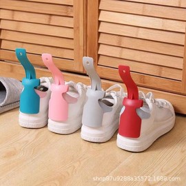 Rolling Shoehorn: Colorful Plastic Shoe Puller for Easy Wear Free Size/Red 15ea