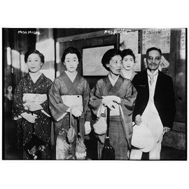 HistoricalFindings Photo: Michie Family,Men,Women,Kimonos,Clothing,Japan,Group Portraits,Bain News Service