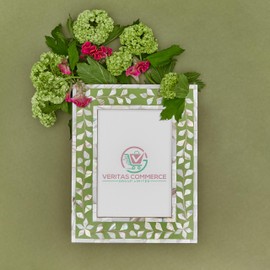 Veritas Commerce Group Handcrafted Mother of Pearl Photo Frame | Green and White Photo Frame 6 x 4 | Handmade Wooden Picture Frame Floral Design | Vintage Decor