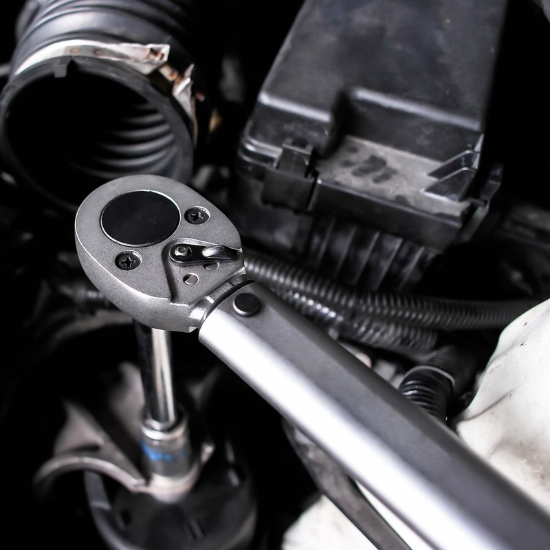 Torque wrench with 1/4 inch/0.63cm and 2 - 24 Nm