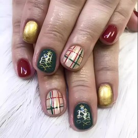 LBPEPAMZ Christmas Press on Nails Short Square Fake Nails with Lattice Gold Xmas Tree Designs Red Yellow Solid Color Glitter False Nails Full Cover Glossy Acrylic Nails Stick on Nails for Women 24Pcs