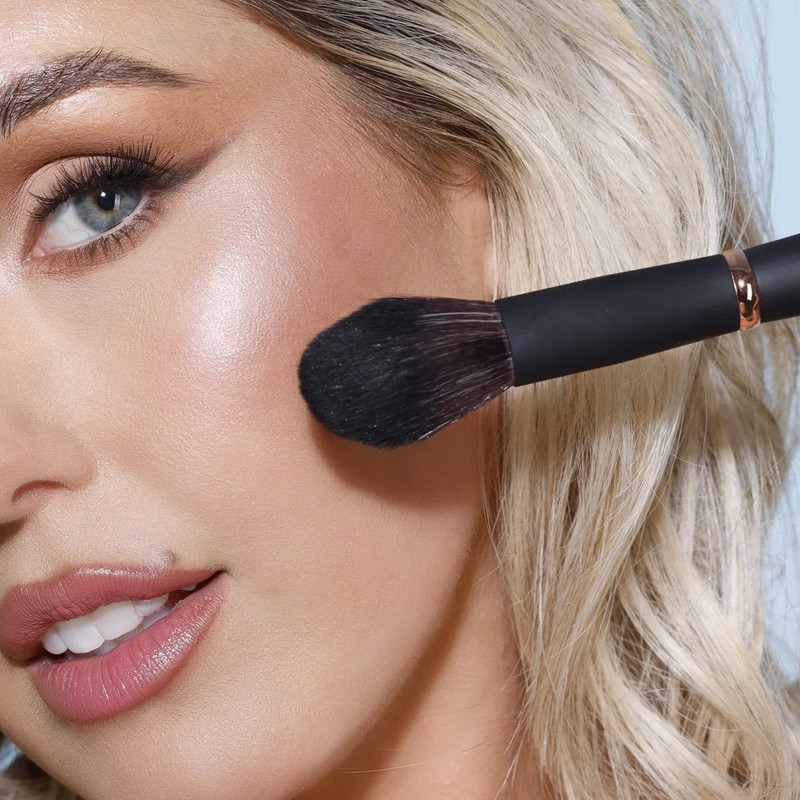 Youngblood YB5 Cheek Brush