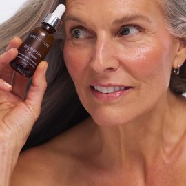 EarthsCure Bright & Firm C Serum. A powerful blend with 4% Niacinamide, 1% Alpha Arbutin, and 2% Tranexamic Acid to visibly brighten skin, enhance firmness, and strengthen the skin’s natural barrier