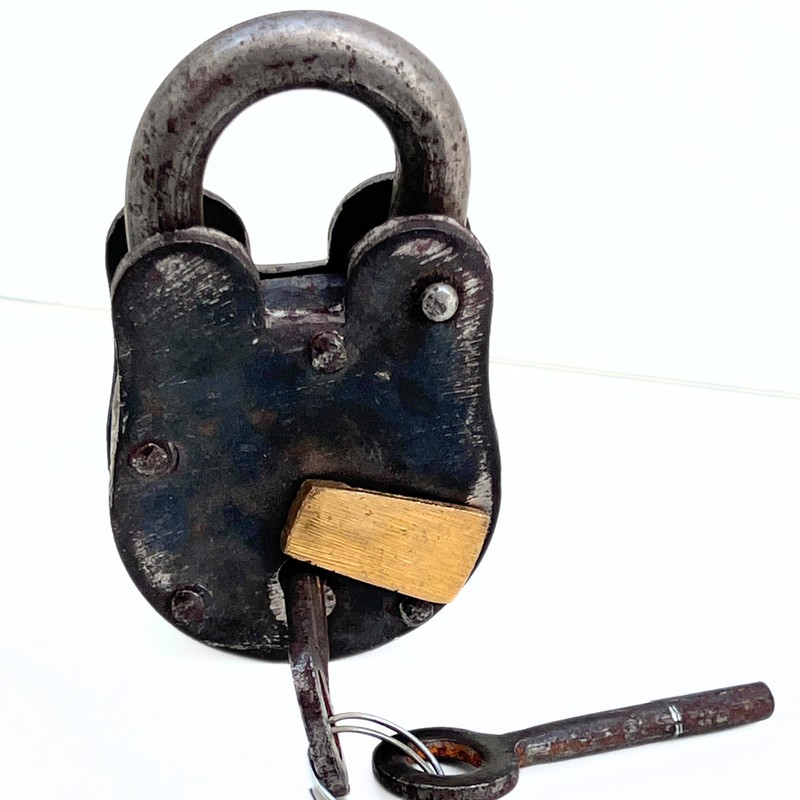Antique Style Rustic Cast Iron Padlock Heavy Duty Skeleton Key