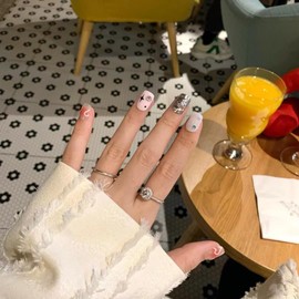 Maoleeto Uñas Postizas A Presión, Uñas Postizas De Lado Corto, Hermosas Uñas Postizas De Corazón, Uñas Postizas Blancas De Lado Medio Para Mujeres Y Niñas, Decoración D Amor De Armadura Corta 2 Onza
